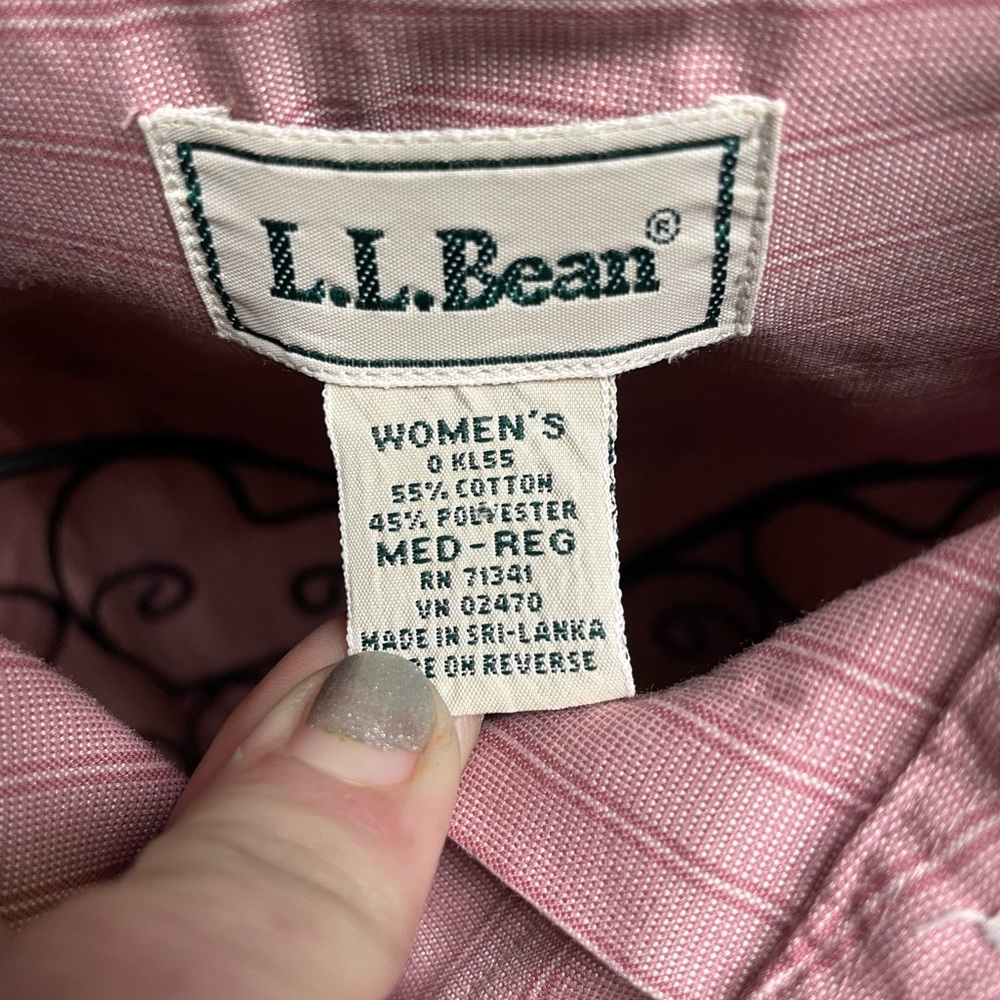 Women’s Medium long sleeve button down LL beam shirt.